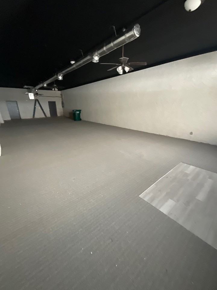 135 S Court Sq - Photo 3 of 16