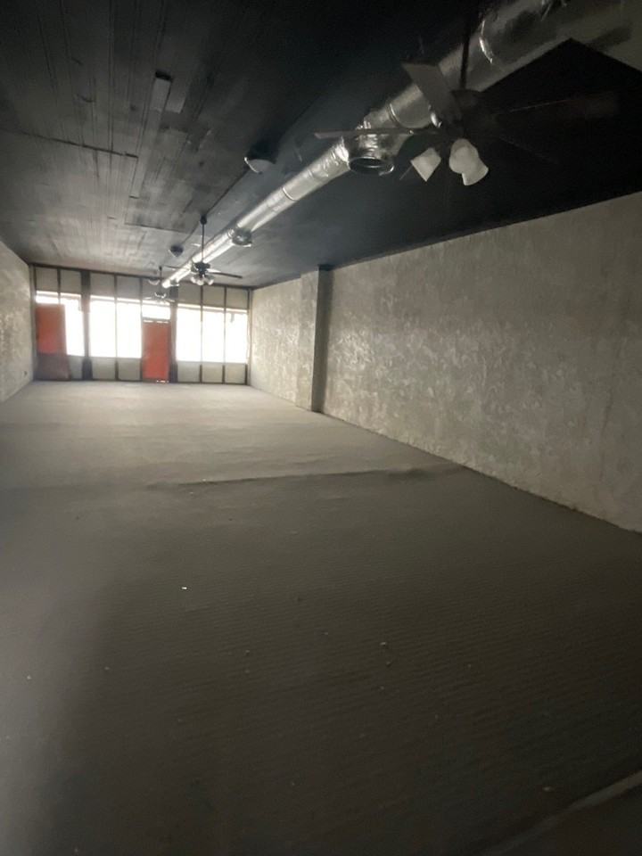 135 S Court Sq - Photo 4 of 16