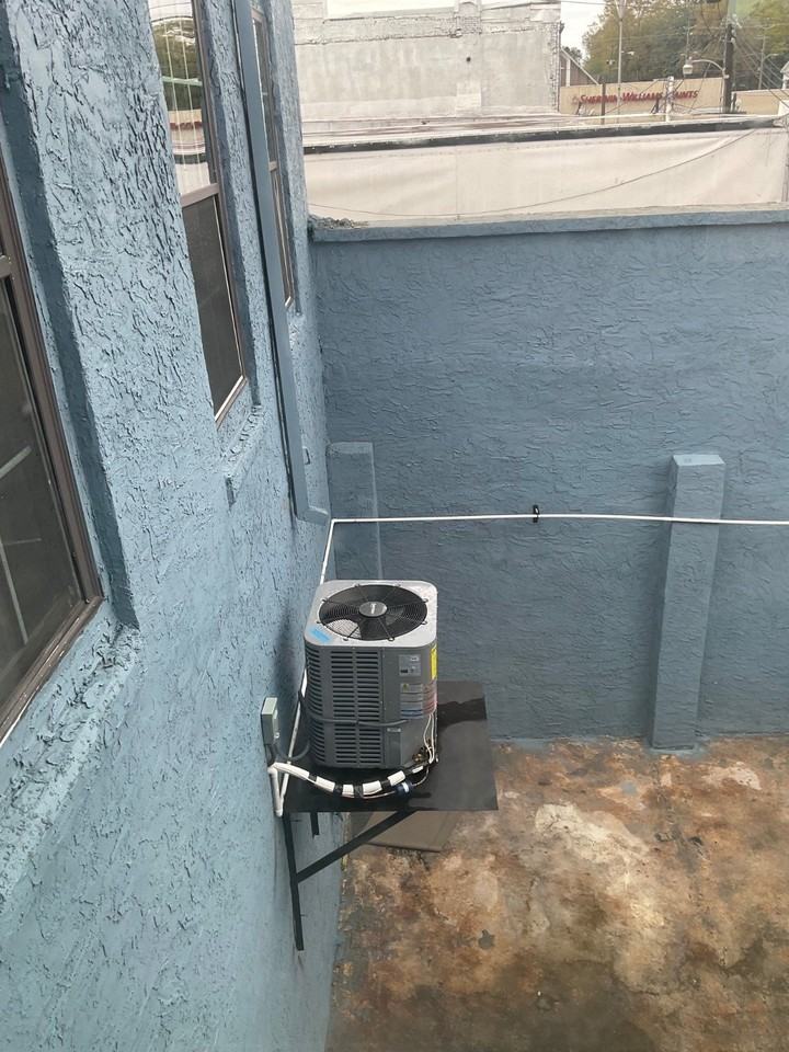 135 S Court Sq - Photo 5 of 16