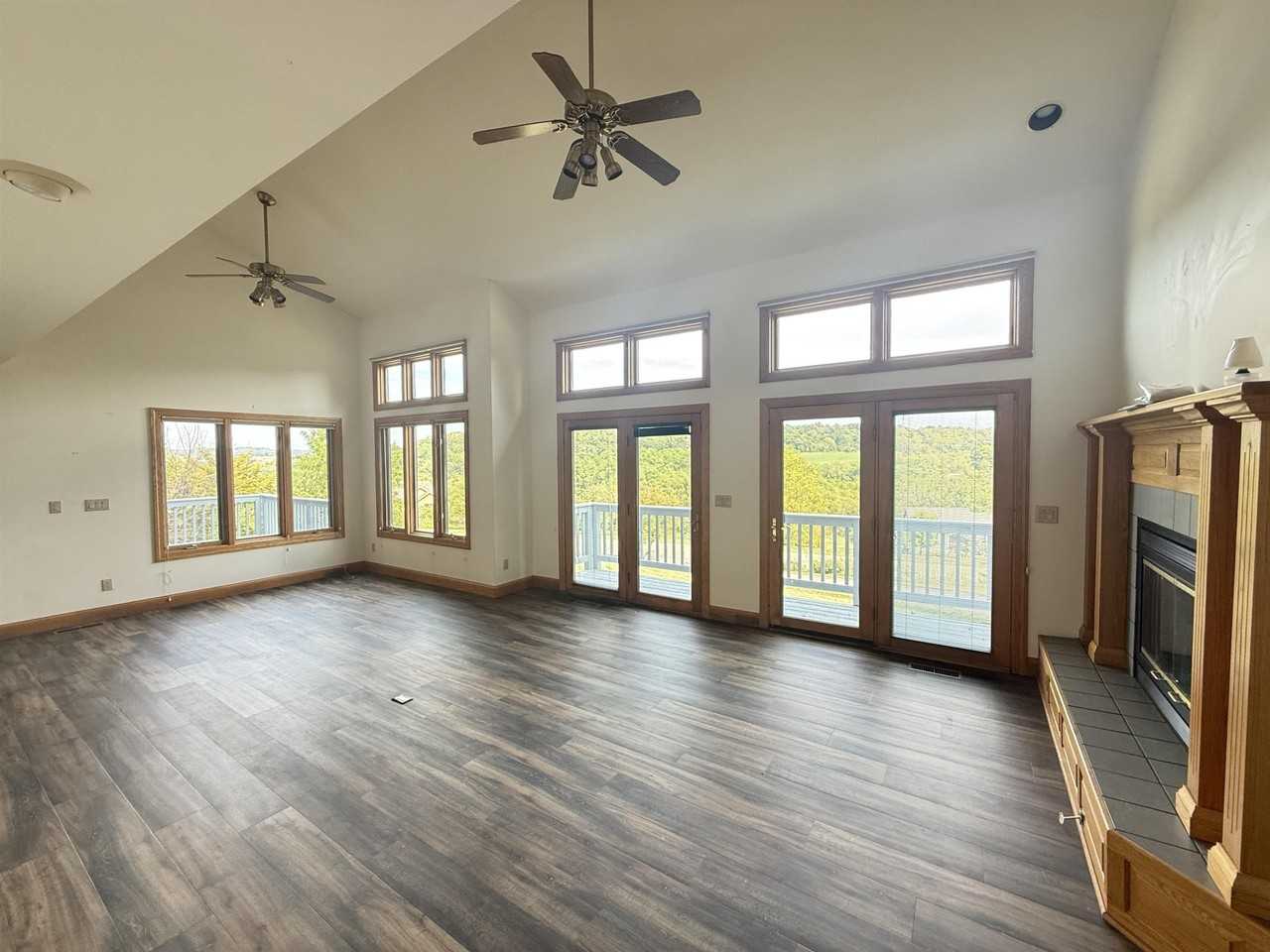 125 Cogan Dr - Photo 2 of 25