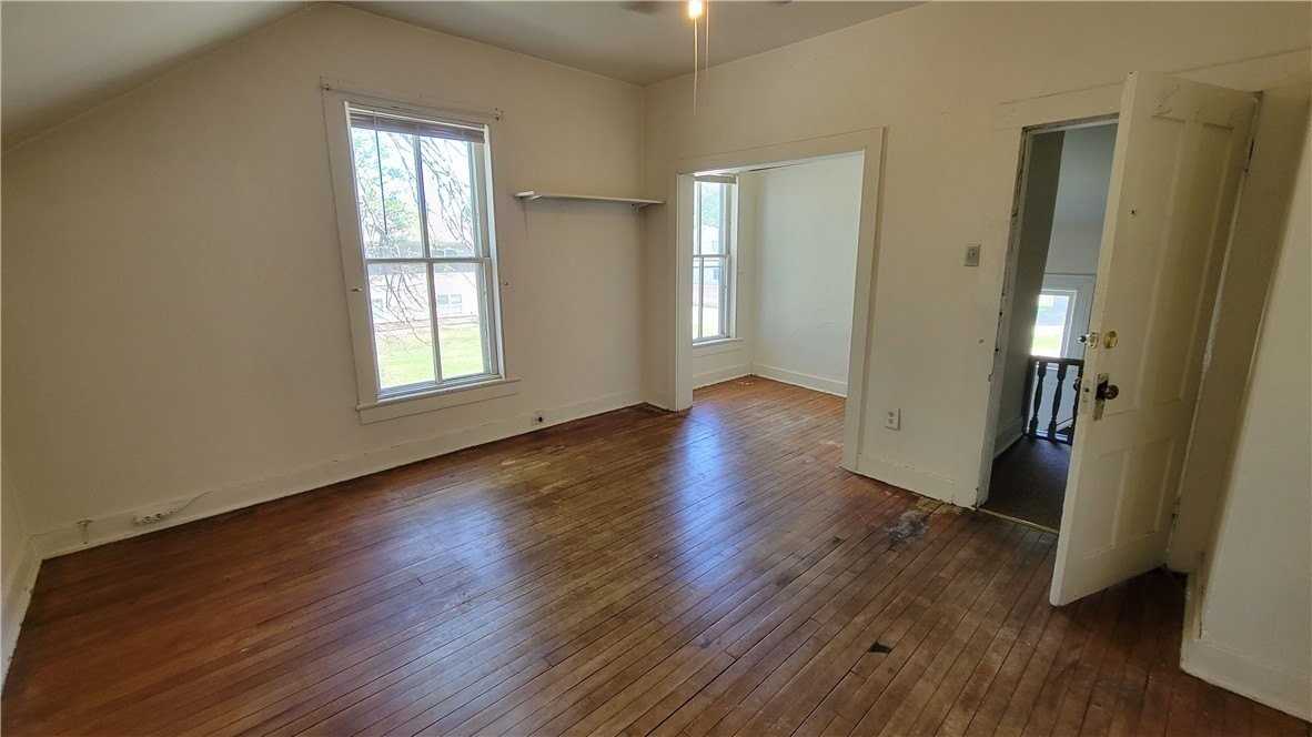 602 12th Ave E - Photo 6 of 8