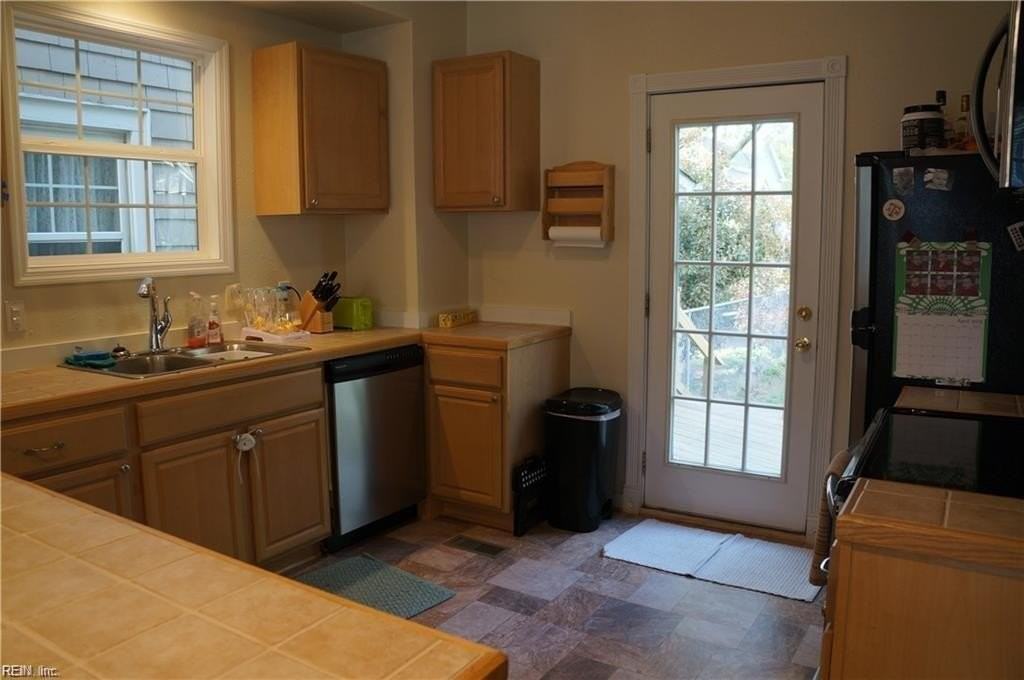 1626 Mcdaniel St - Photo 3 of 8