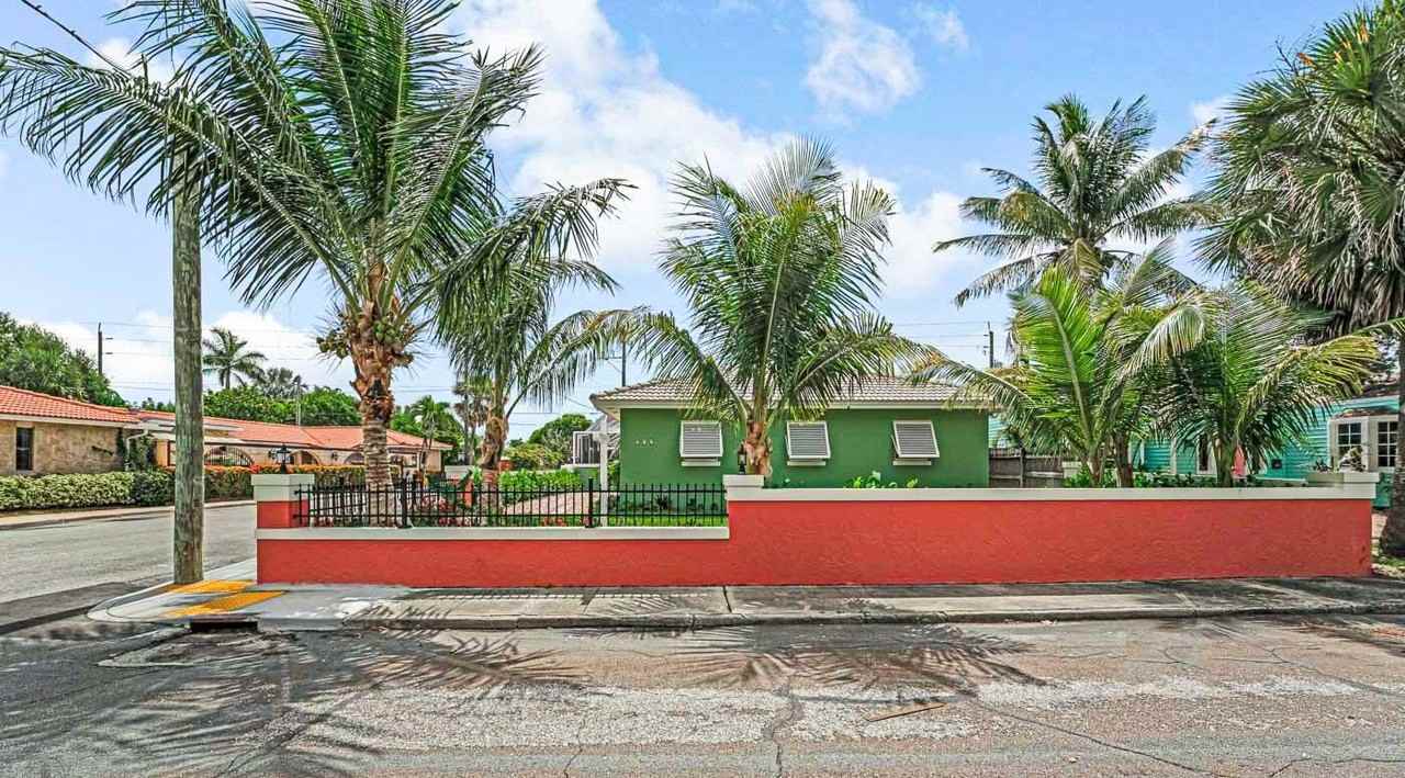 532 N Palmway - Photo 3 of 50