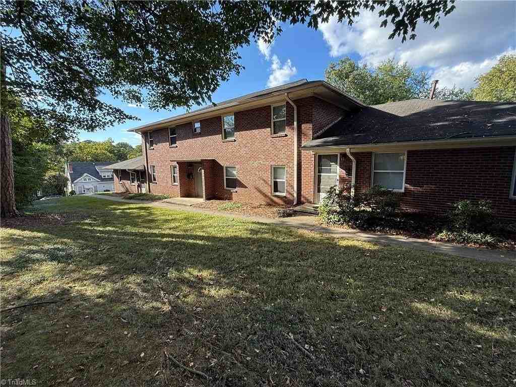 233 Sunset Drive North #B - Photo 2 of 10