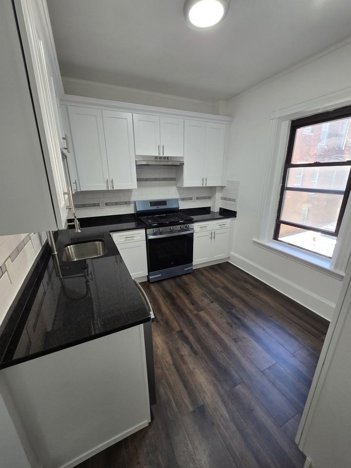 242 Harvard Ave - Photo 2 of 24