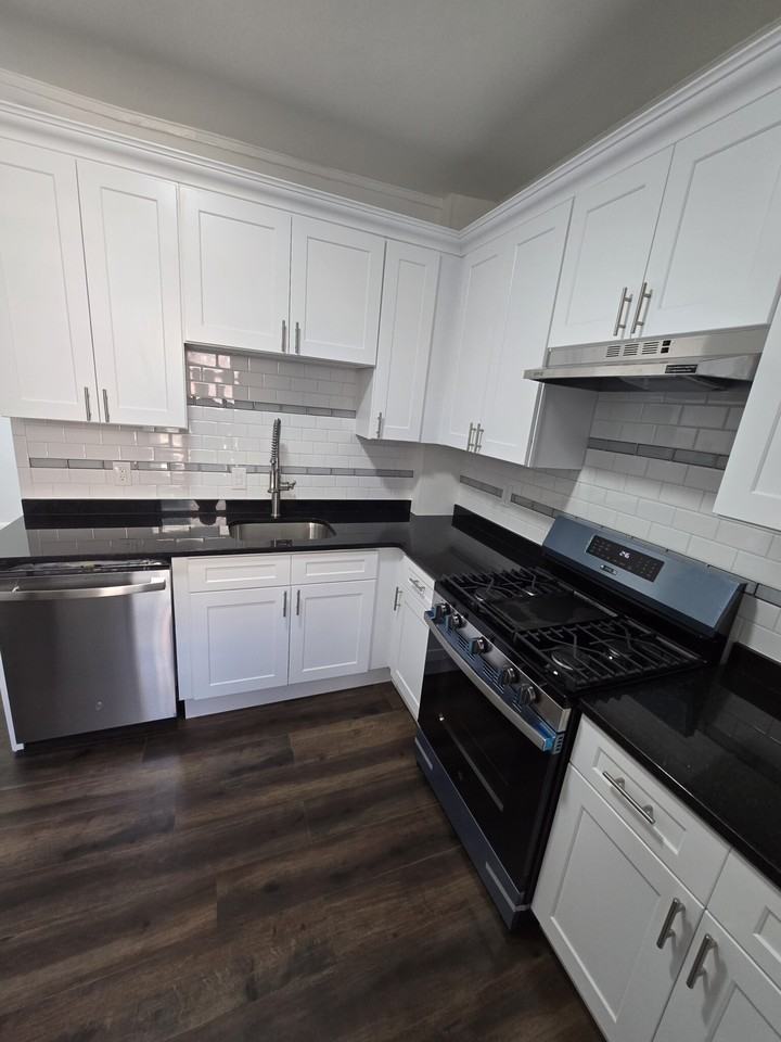 242 Harvard Ave - Photo 5 of 24