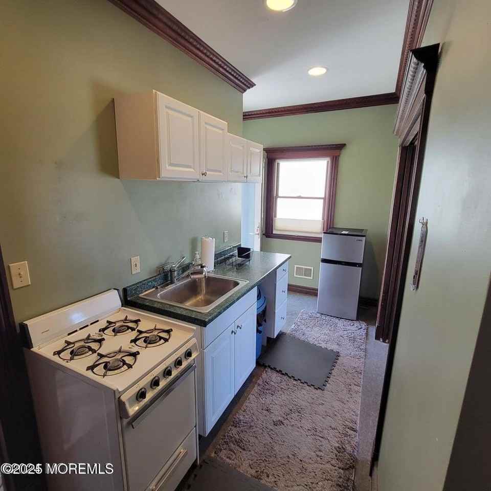 2002 Ocean Ave. 1 Bedroom Apt. - Photo 3 of 6