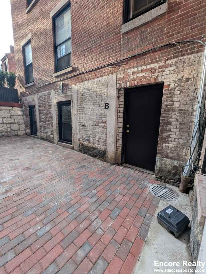 2 Joy St #D - Photo 3 of 13