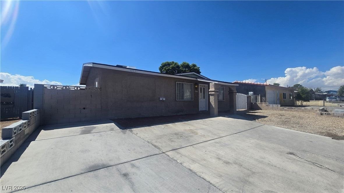 4533 W Desert Inn Rd - Photo 4 of 24