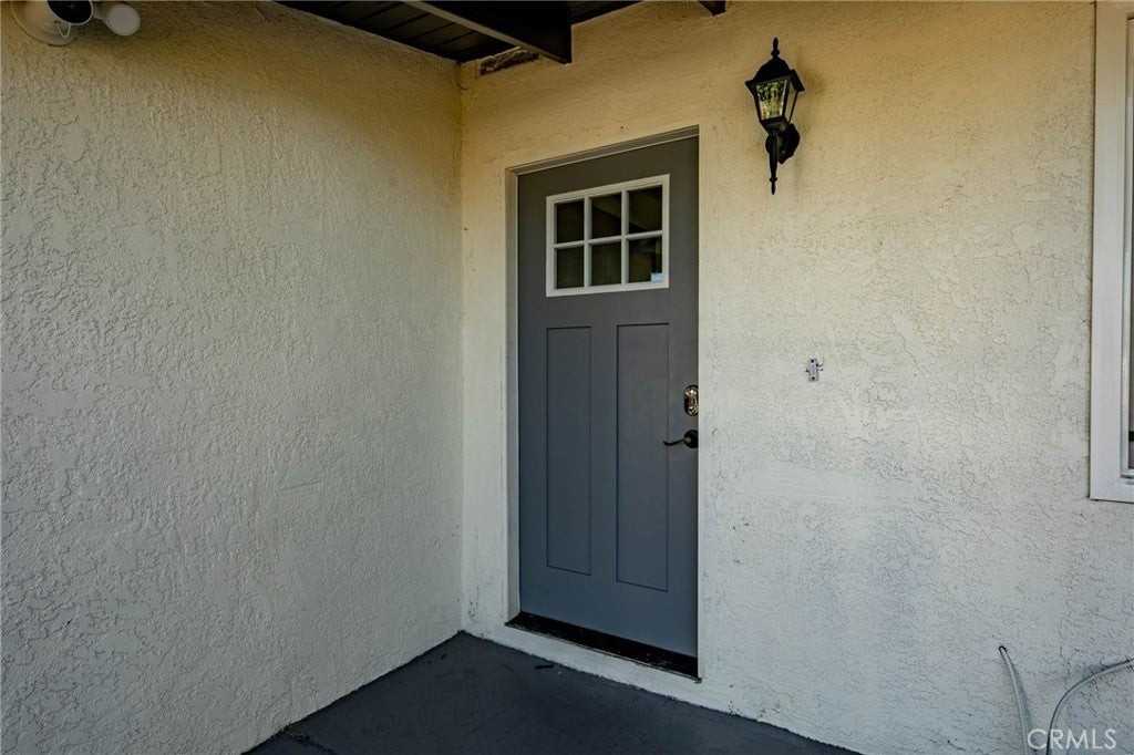 8056 Whitmore St - Photo 4 of 31