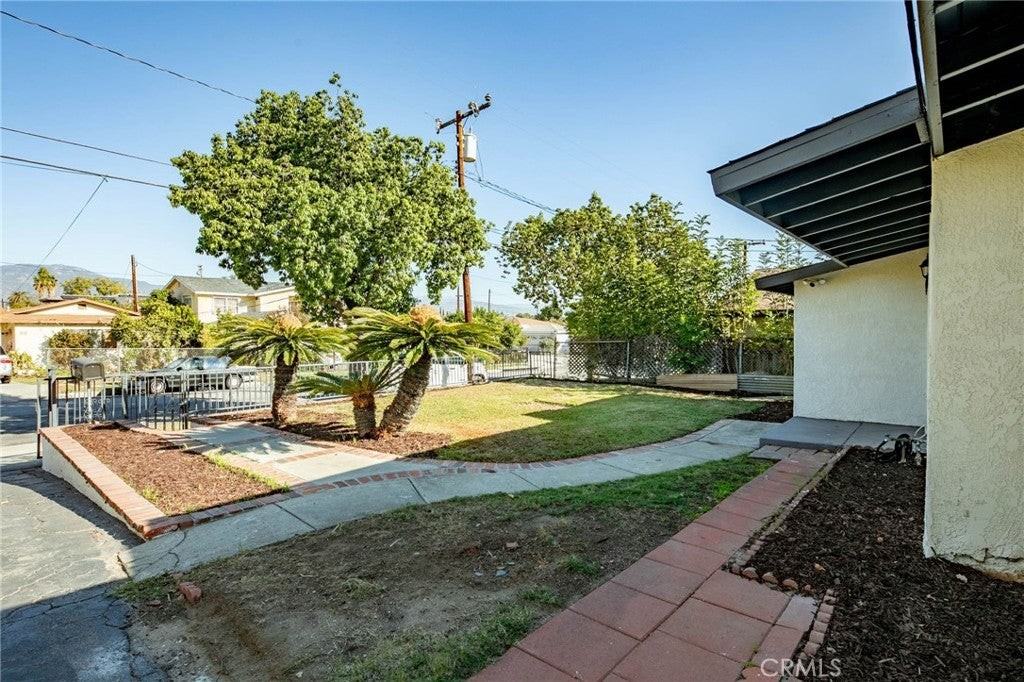 8056 Whitmore St - Photo 5 of 31