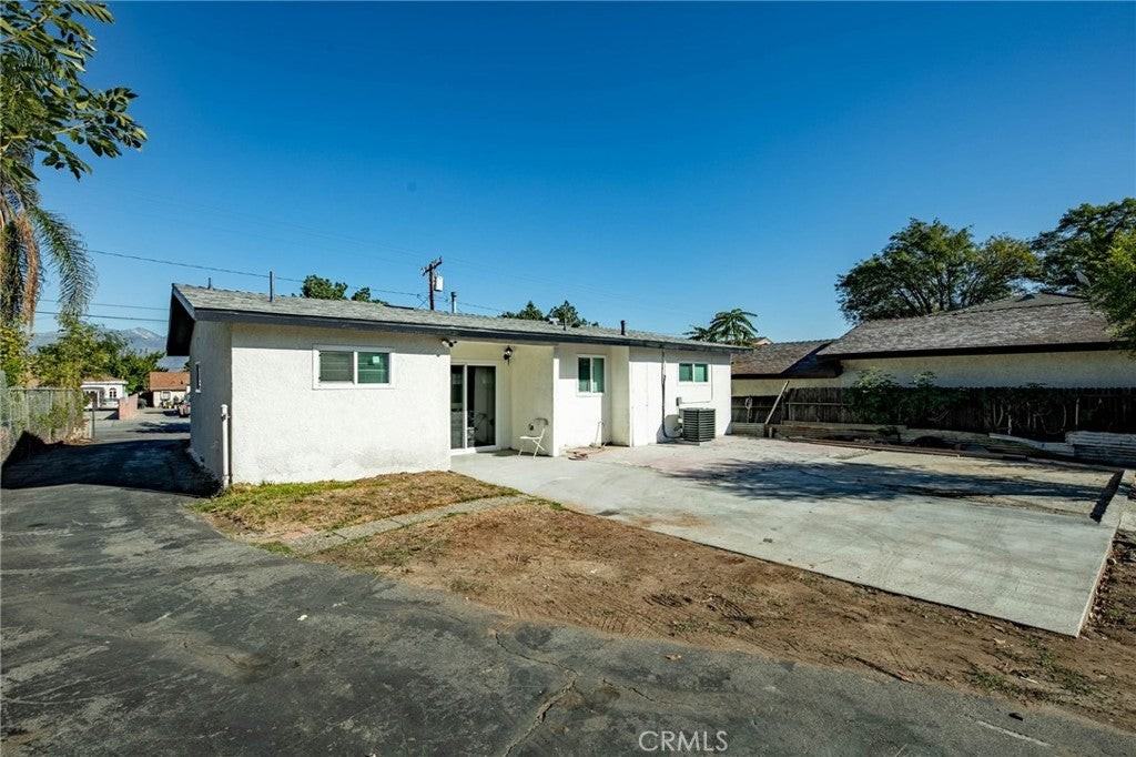 8056 Whitmore St - Photo 7 of 31