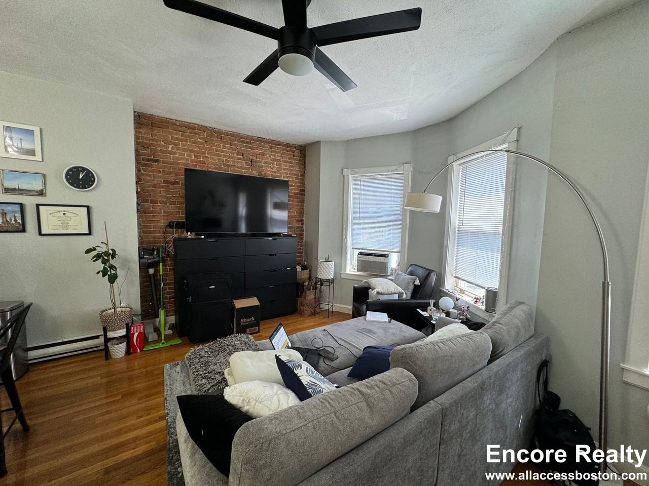 120 London St #9 - Photo 4 of 9
