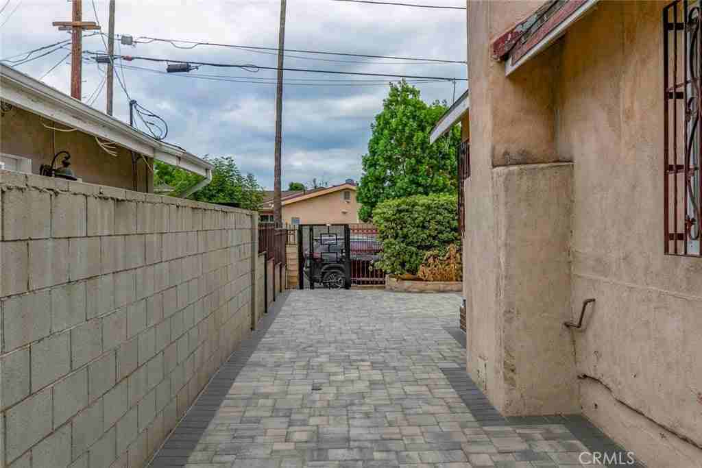 8157 Varna Ave - Photo 3 of 17