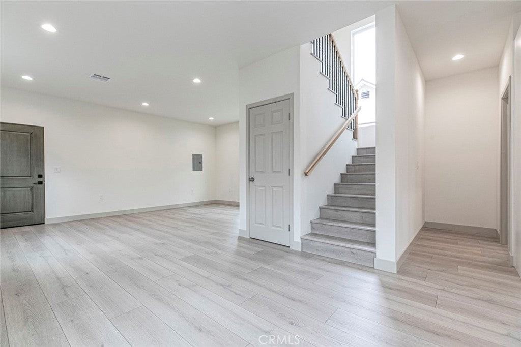 8157 Varna Ave - Photo 5 of 17