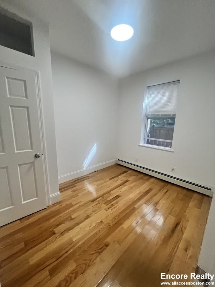 51 Joy St #7T - Photo 4 of 10