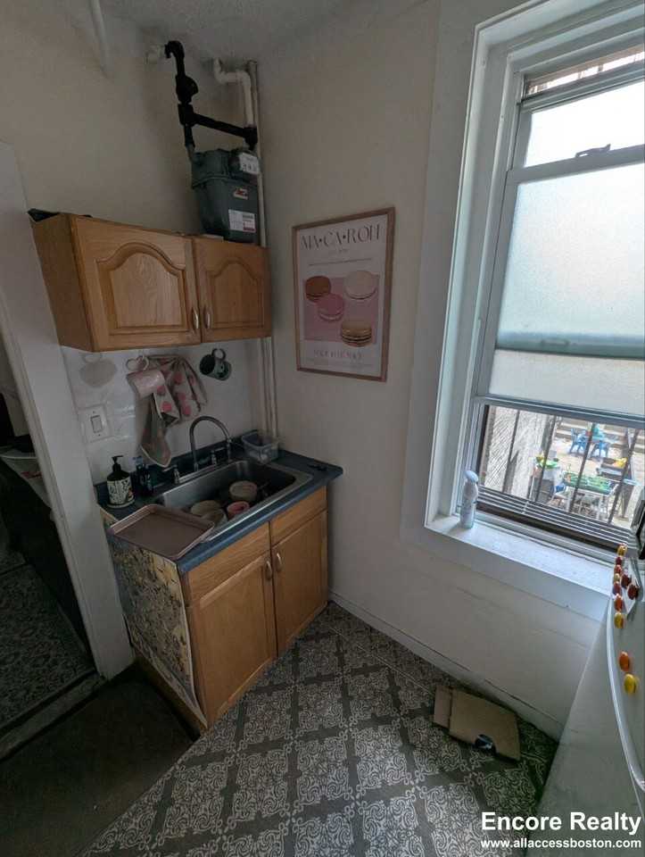364 Riverway #10