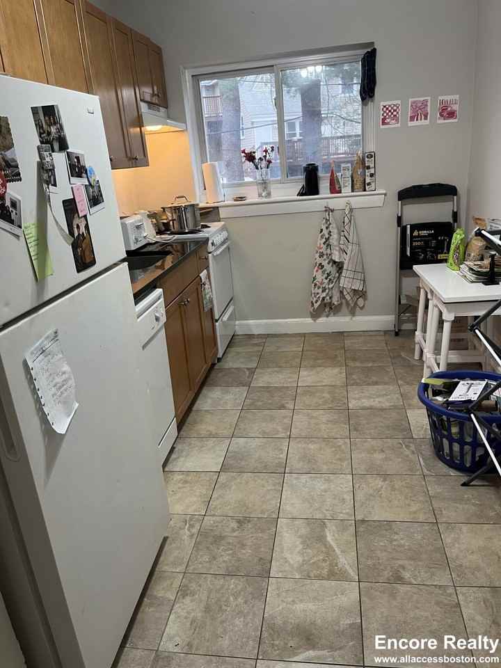 67 Chiswick Rd #10 - Photo 4 of 17