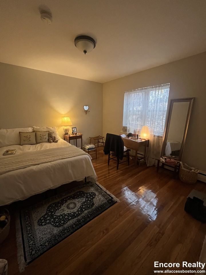 67 Chiswick Rd #10 - Photo 5 of 17