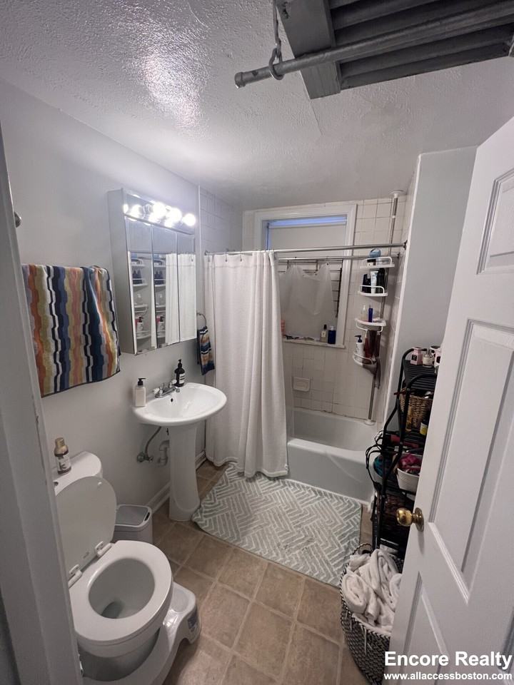 14 Centre St #K - Photo 2 of 18