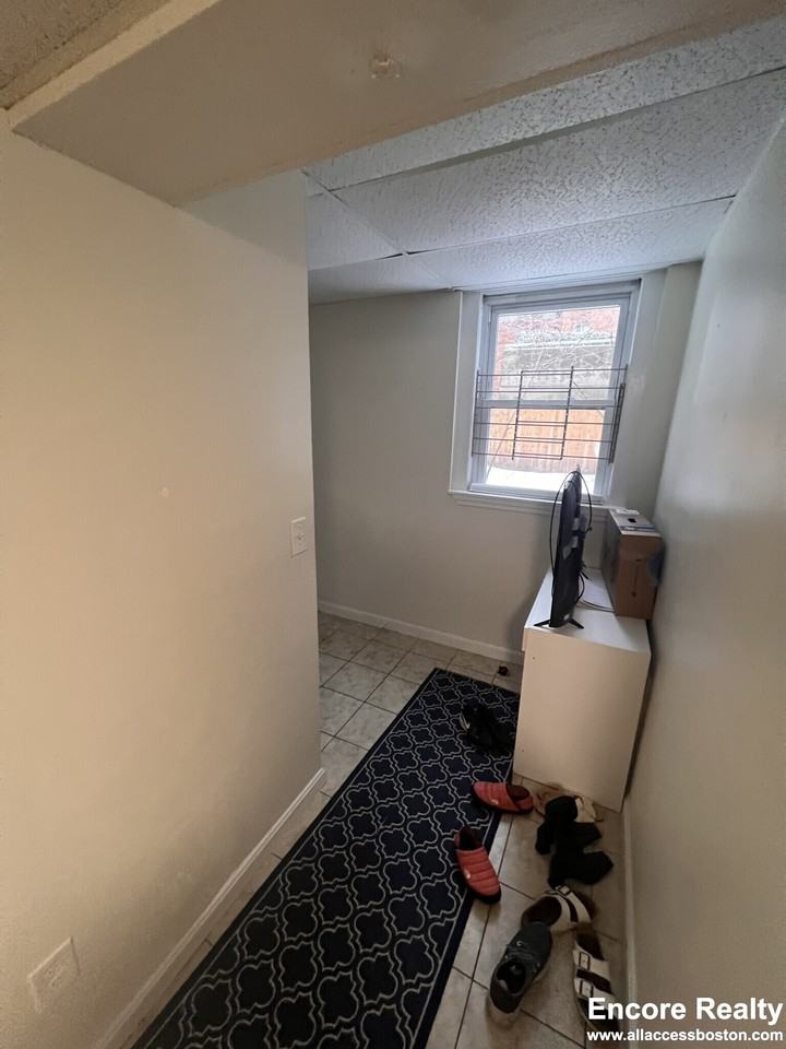 14 Centre St #K - Photo 5 of 18