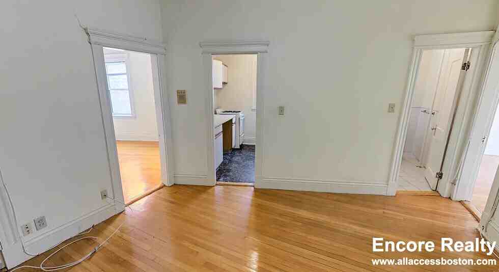 106 Queensberry St #16