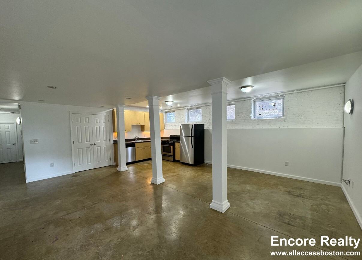 72 Frankfort St #D - Photo 2 of 11