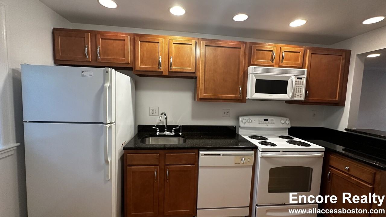 67 Wyman St #9 - Photo 3 of 17