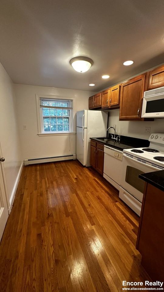 67 Wyman St #9 - Photo 4 of 17