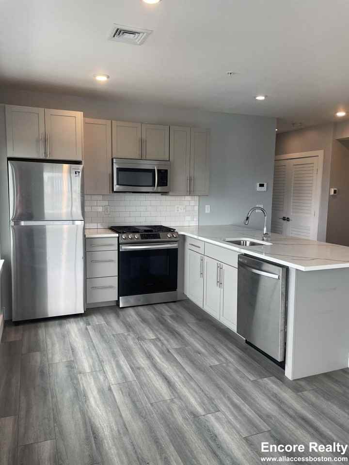 55 W 5th St #507 - Photo 2 of 7