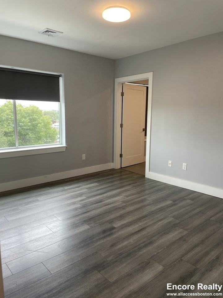 55 W 5th St #507 - Photo 4 of 7