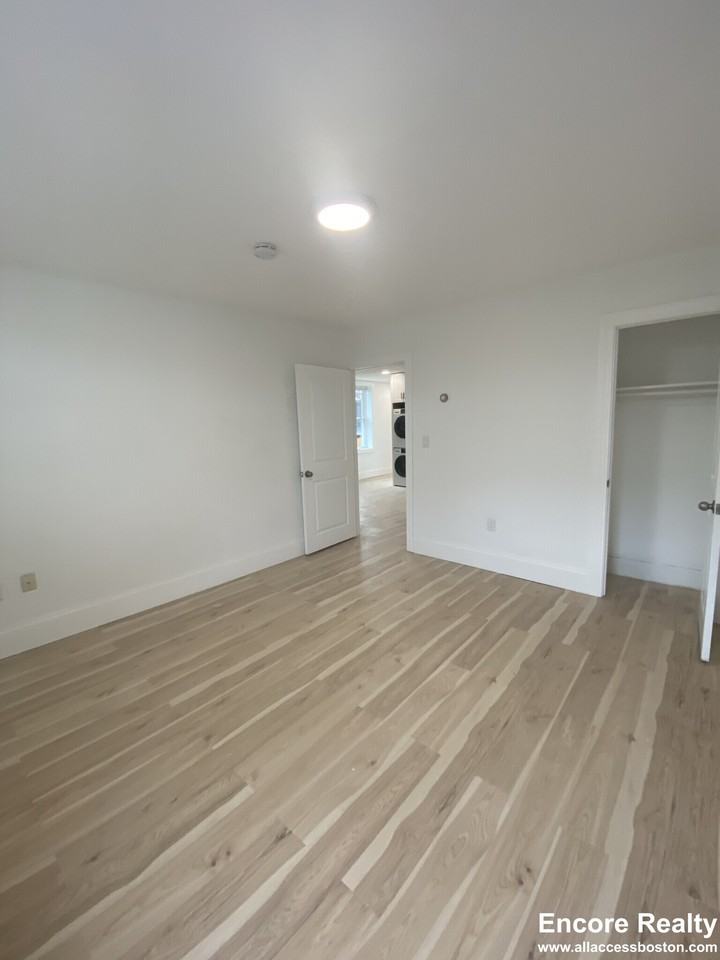 117 Orleans St #9 - Photo 4 of 11