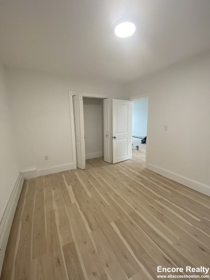 117 Orleans St #9 - Photo 5 of 11