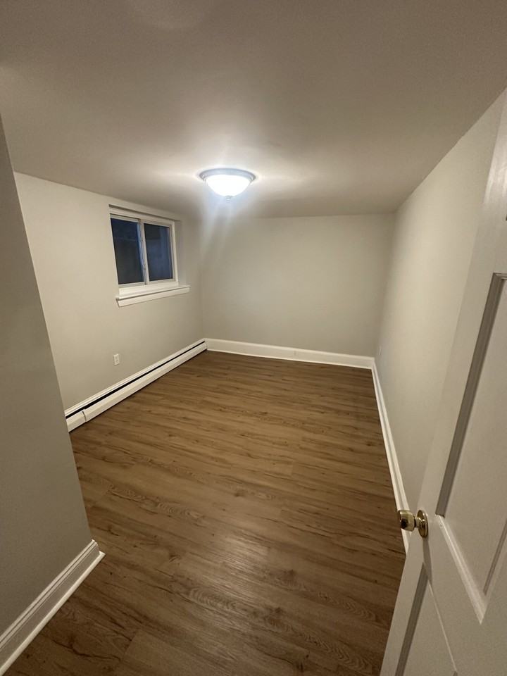 72 Chiswick Rd #2 - Photo 5 of 30