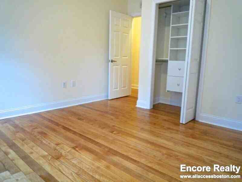 65 Langdon St #16 - Photo 3 of 20