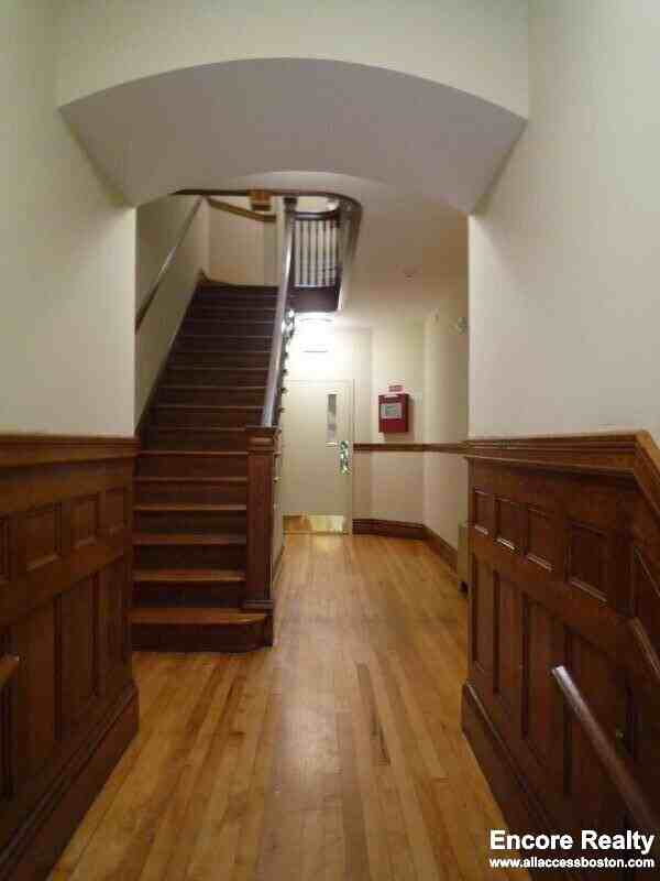 65 Langdon St #16 - Photo 5 of 20