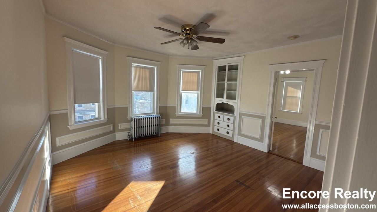 18 Bigelow St #9