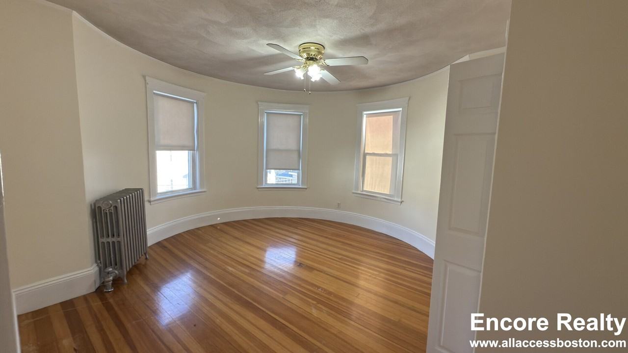 18 Bigelow St #9 - Photo 3 of 21
