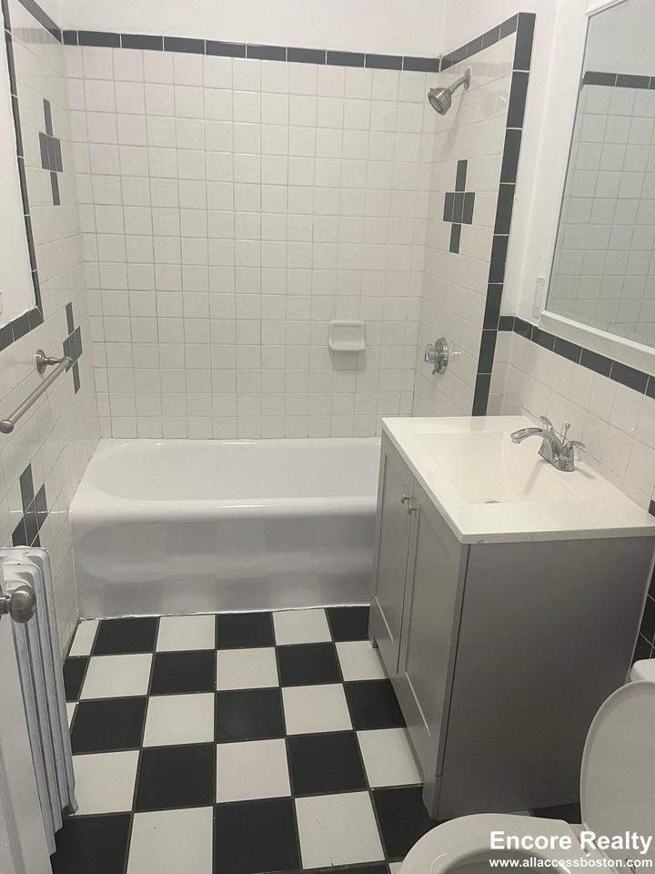 186 Bowdoin St #8 - Photo 4 of 10