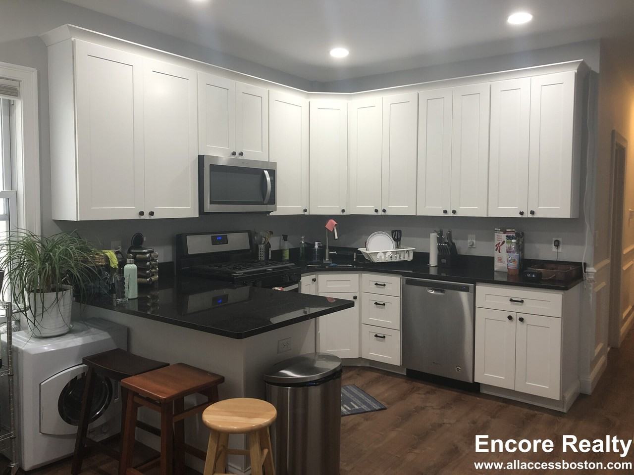 38 Crescent Ave #7 - Photo 2 of 10