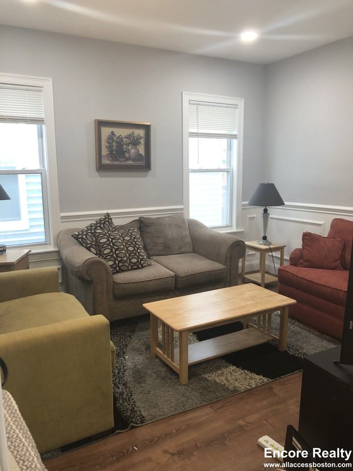 38 Crescent Ave #7 - Photo 3 of 10