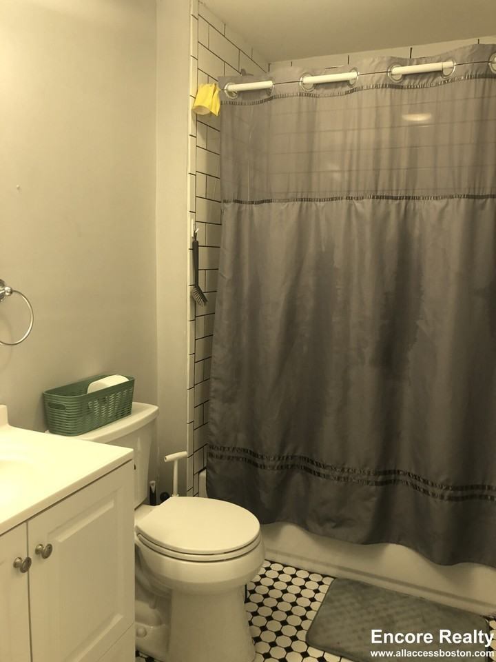 38 Crescent Ave #7 - Photo 4 of 10