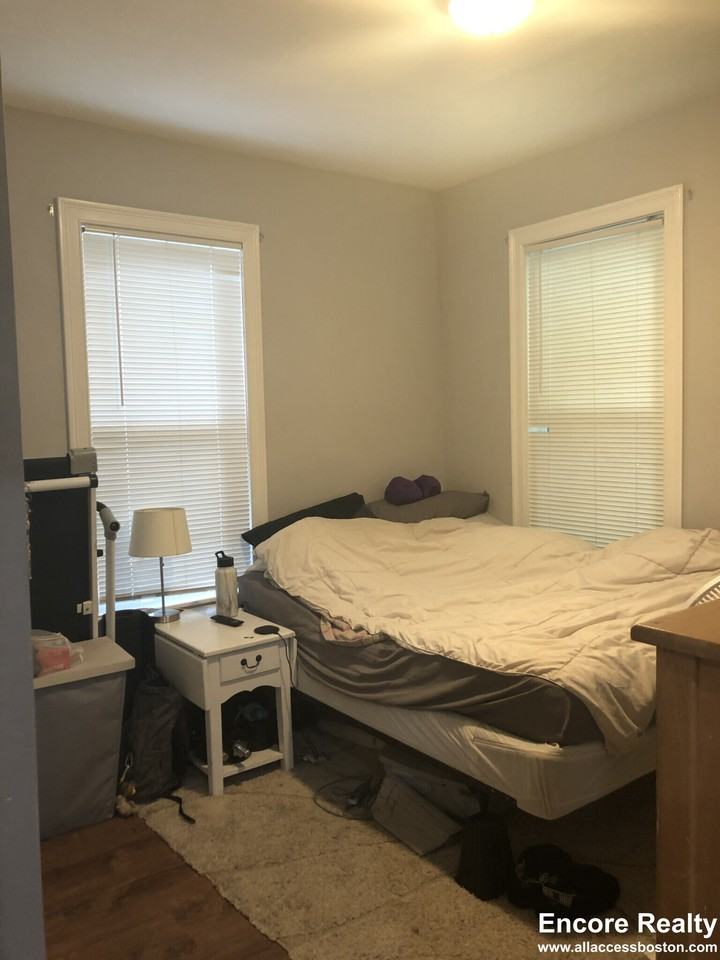 38 Crescent Ave #7 - Photo 5 of 10