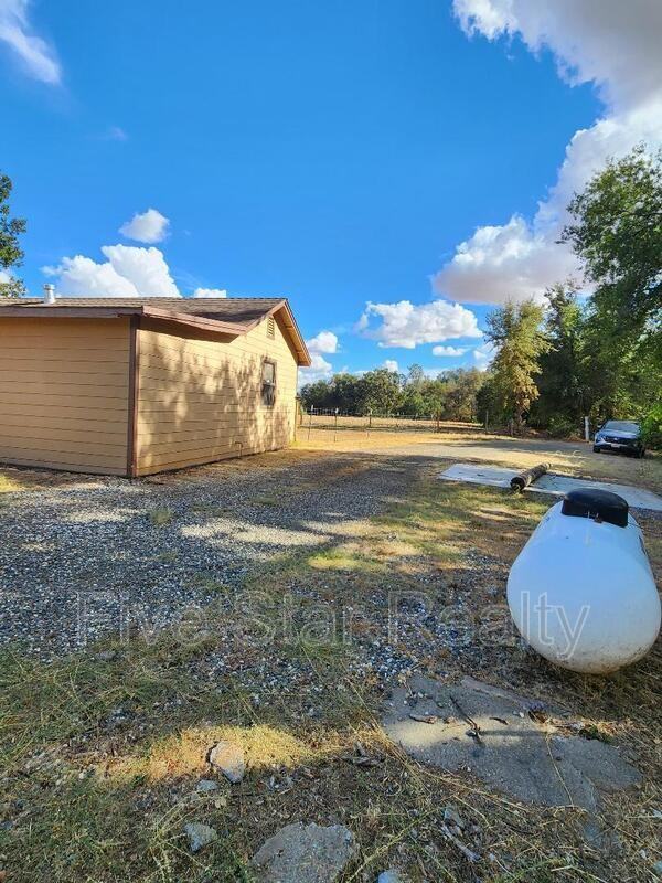 10315 Peoria Rd - Photo 3 of 22