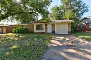 208 W Shadywood Dr - Photo 1 of 1