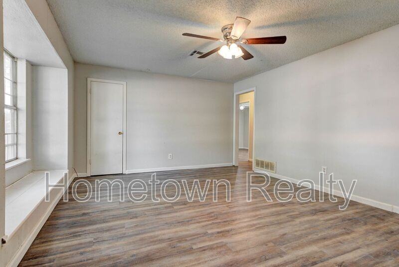 208 W Shadywood Dr - Photo 5 of 29