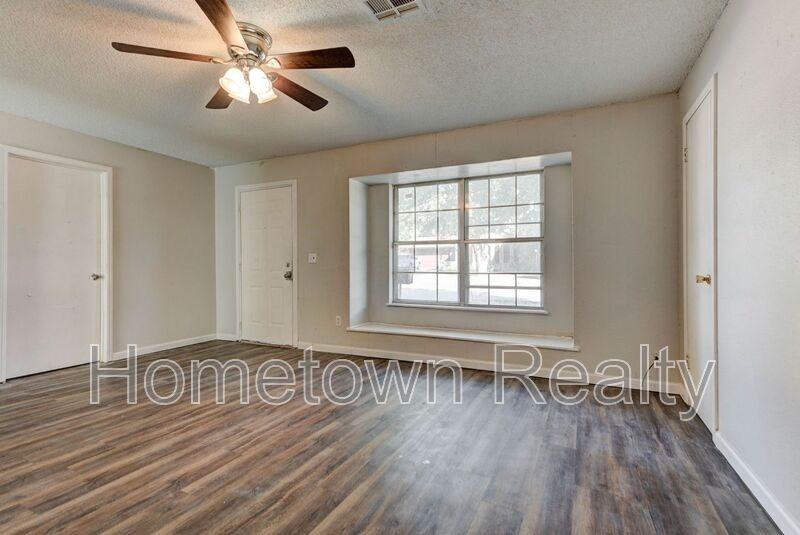 208 W Shadywood Dr - Photo 7 of 29