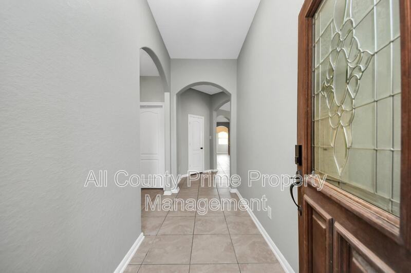 2402 Village Lakes Dr - Photo 3 of 30