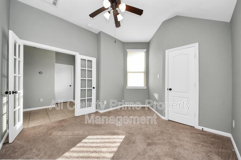 2402 Village Lakes Dr - Photo 4 of 30