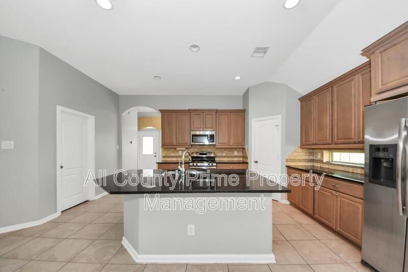 2402 Village Lakes Dr - Photo 5 of 30